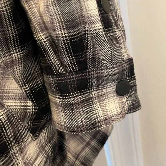 Duluth Trading Co Black and White Plaid Fleece Lined Utility Jacket - Picture 5 of 10